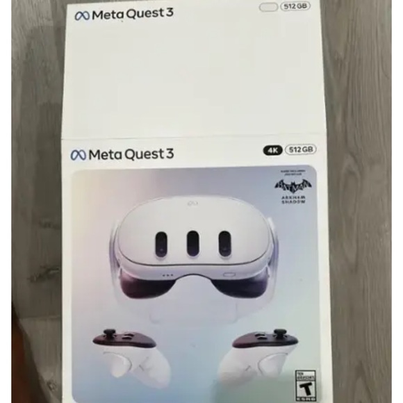 Standalone White VR Headset with Ergonomic Design and Controllers